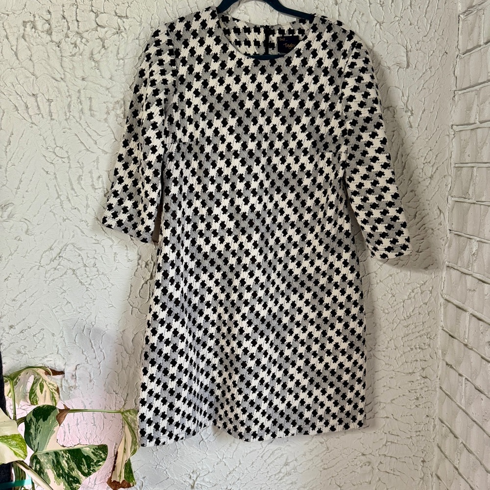 Just...Taylor Monochrome Houndstooth Long Sleeve Dress
